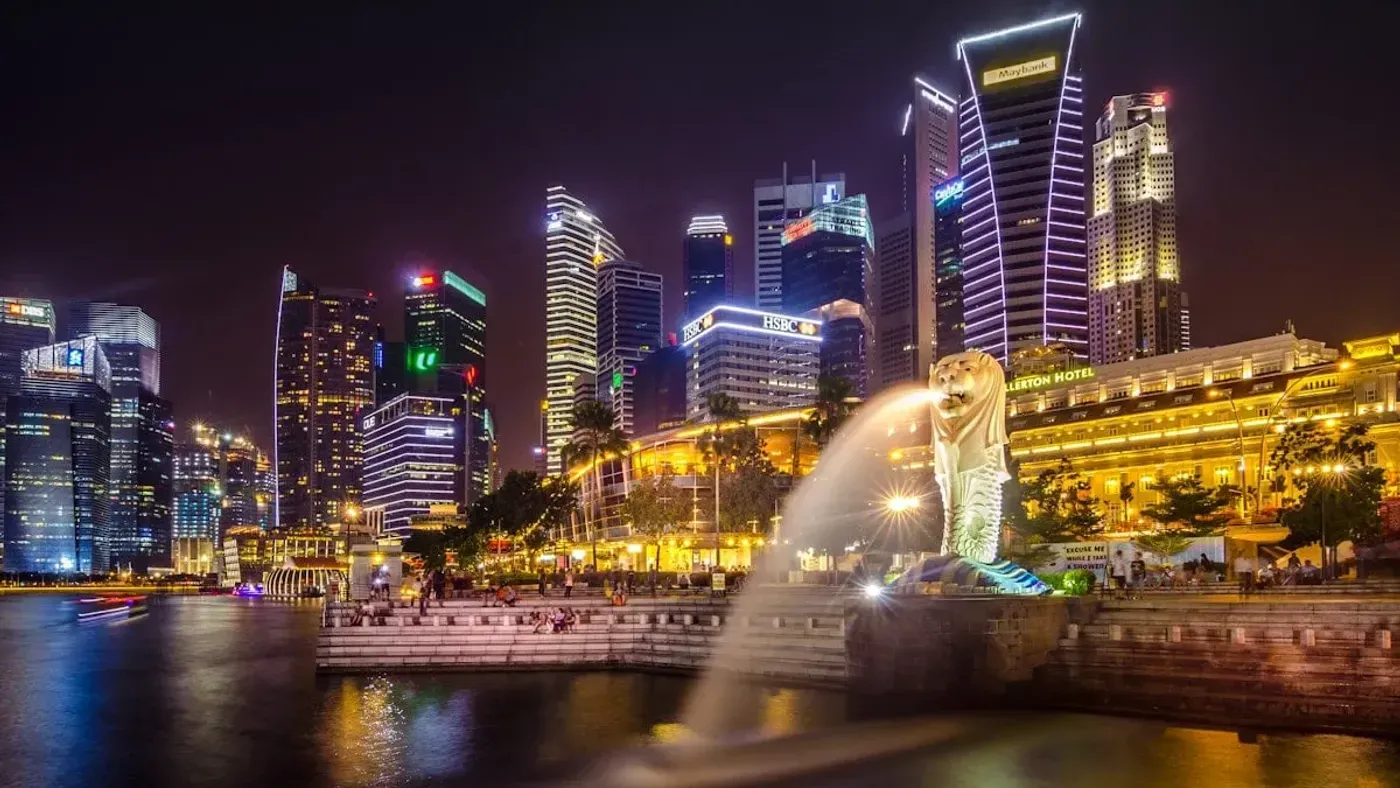 Marina Bay Sands et le panorama de Singapour de nuit